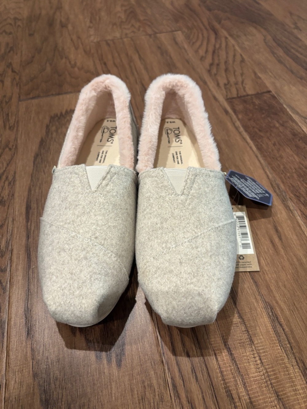 NWT Toms Women's fur shoes